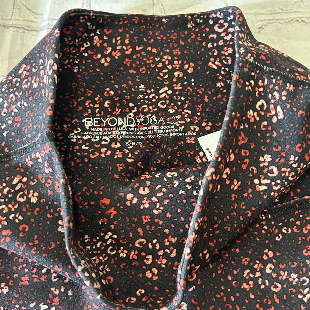 Beyond Yoga Space Dye Softmark Printed MIDI Legging Ditsy Leopard 7/8 Size Small - Picture 4 of 8